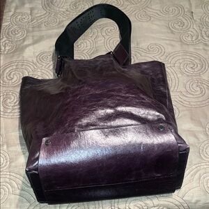 Elegant Vince Camuto Purple Leather Womens/Mens Bag NWOT